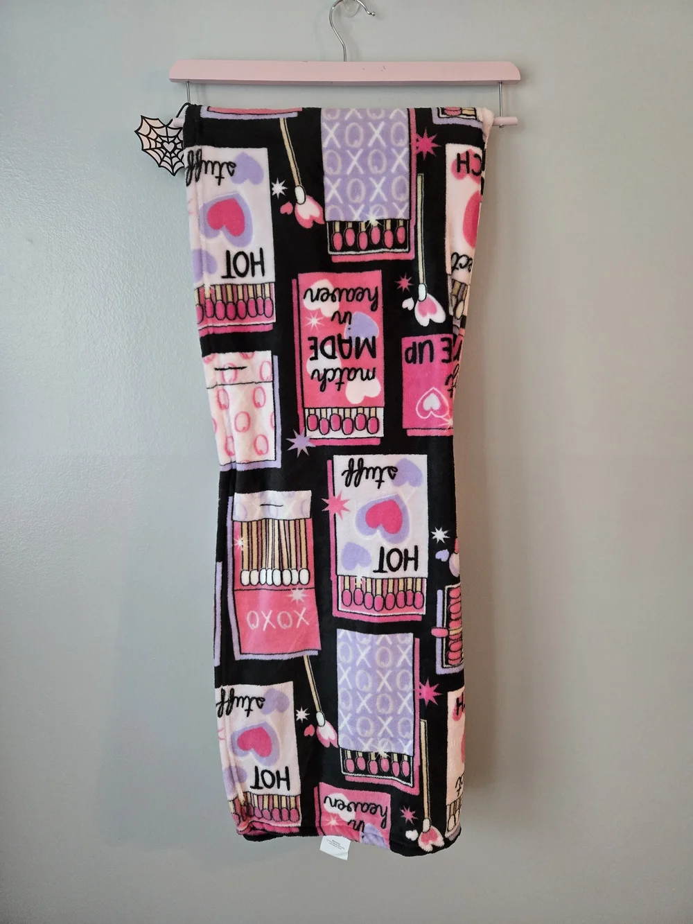 NWT Betsey Johnson Ultra Soft Plush Throw Blanket Pink Makeup Lipstick Matchbox
